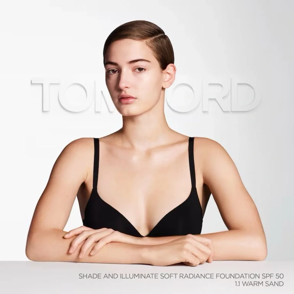 TOM FORD Shade & Illuminate Soft Radiance SPF 50 Liquid Foundation 1.1 Warm Sand